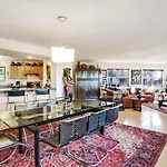 Sunlit Hills Art&Views, 3 Bedrooms, Sleeps 6, Hot Tub, Volleyball, WiFi