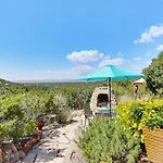 Sunlit Hills Art&Views, 3 Bedrooms, Sleeps 6, Hot Tub, Volleyball, WiFi