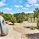 Sunlit Hills Art&Views, 3 Bedrooms, Sleeps 6, Hot Tub, Volleyball, WiFi