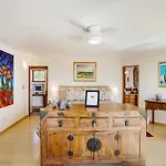 Sunlit Hills Art And Views Holiday home