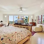 Sunlit Hills Art And Views Holiday home