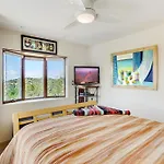 Sunlit Hills Art And Views Holiday home