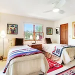 Sunlit Hills Art And Views Holiday home
