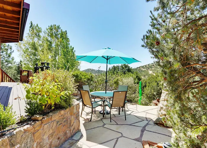 Sunlit Hills Art&Views, 3 Bedrooms, Sleeps 6, Hot Tub, Volleyball, WiFi