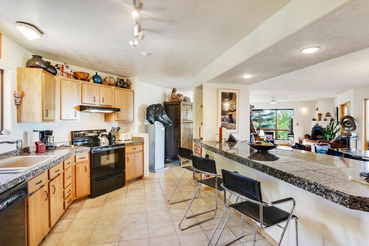 Vakantiehuis Sunlit Hills Art&views, 3 Bedrooms, Sleeps 6, Hot Tub, Volleyball, Wifi Santa Fe