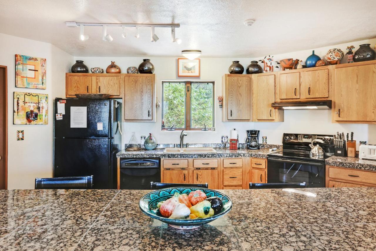 Sunlit Hills Art&views, 3 Bedrooms, Sleeps 6, Hot Tub, Volleyball, Wifi * Santa Fe