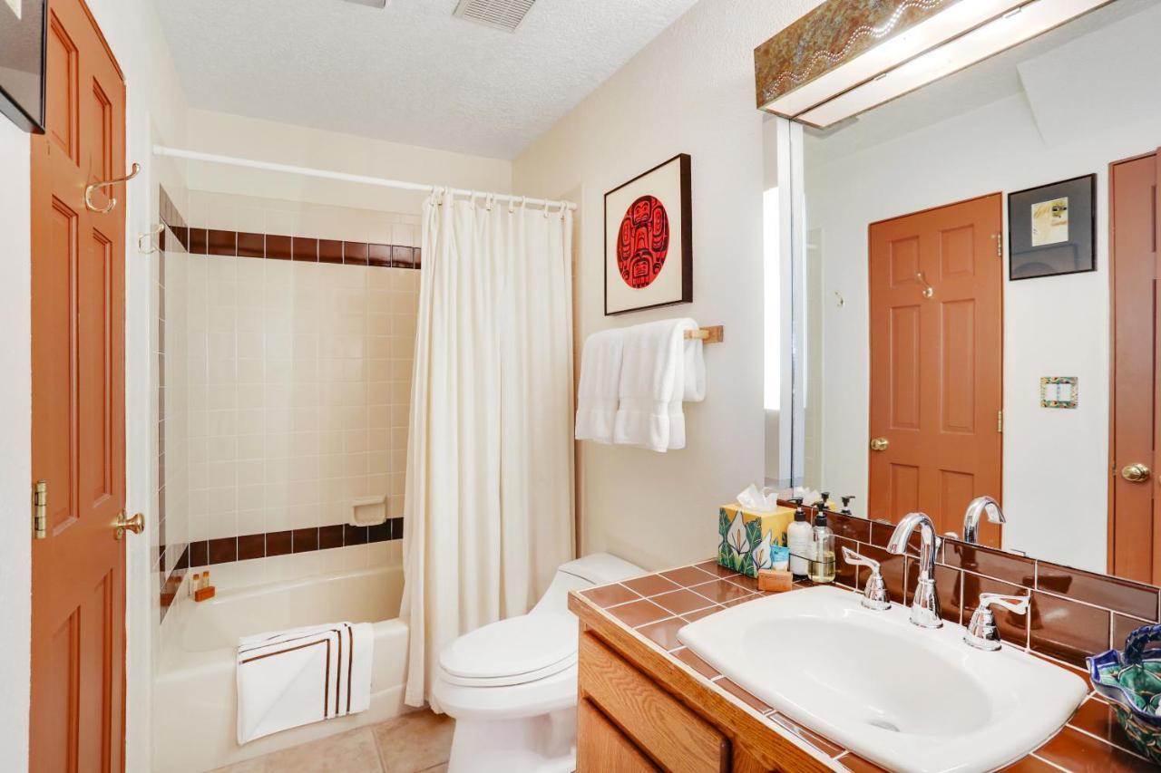Sunlit Hills Art&views, 3 Bedrooms, Sleeps 6, Hot Tub, Volleyball, Wifi *