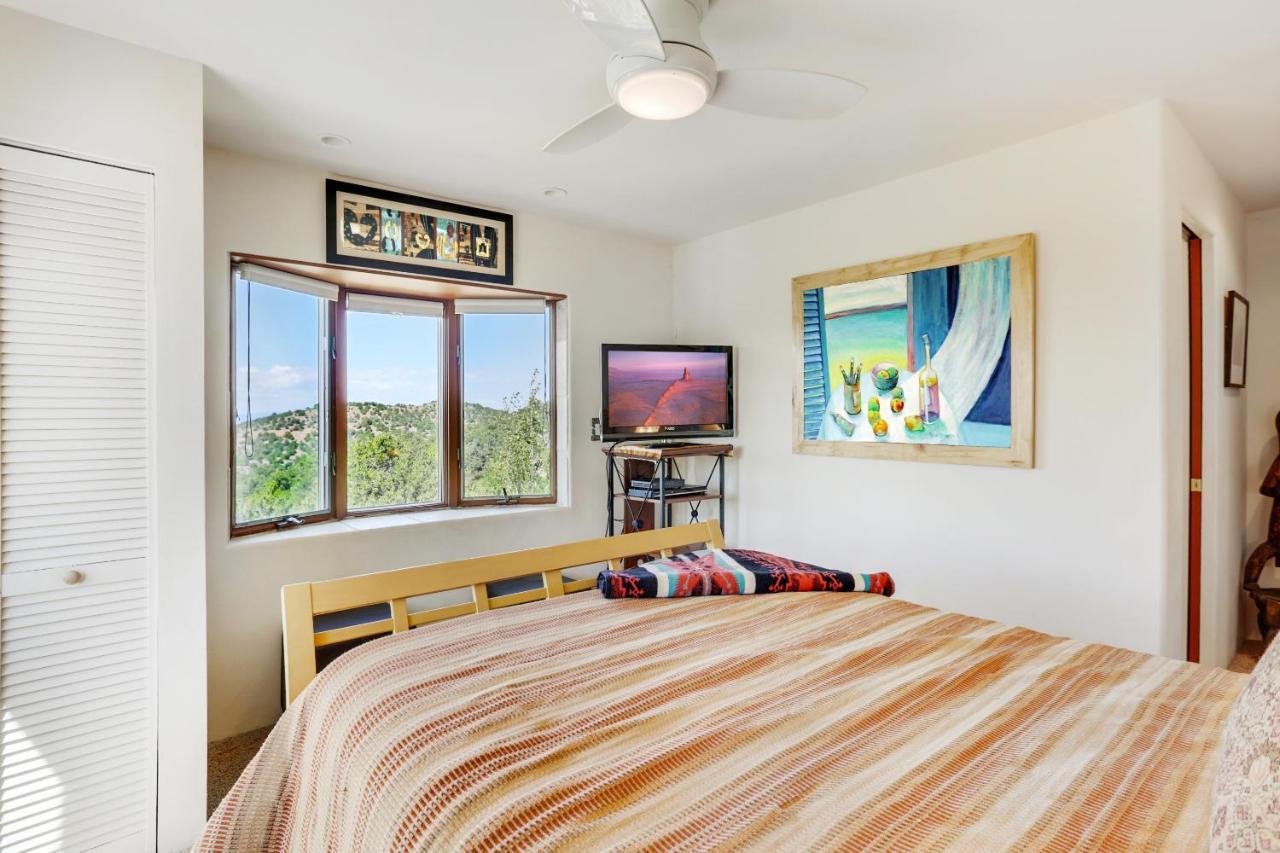 Sunlit Hills Art&views, 3 Bedrooms, Sleeps 6, Hot Tub, Volleyball, Wifi * Santa Fe