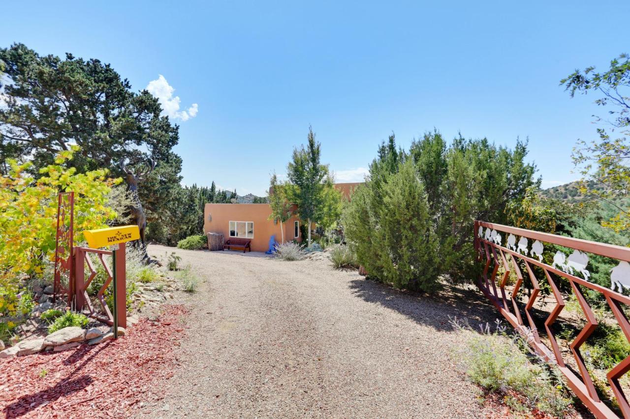 Sunlit Hills Art&views, 3 Bedrooms, Sleeps 6, Hot Tub, Volleyball, Wifi
