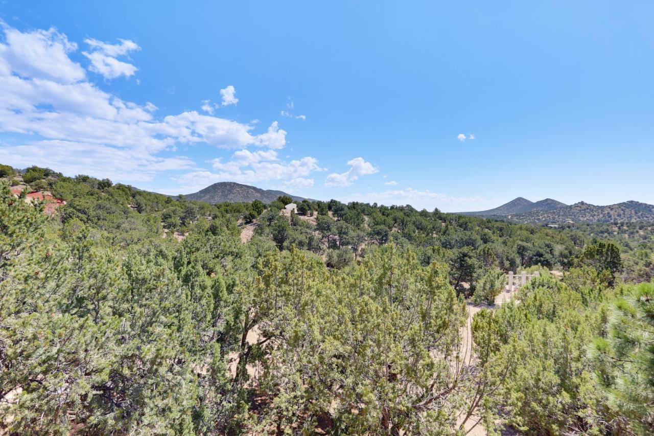 Vakantiehuis Sunlit Hills Art&views, 3 Bedrooms, Sleeps 6, Hot Tub, Volleyball, Wifi