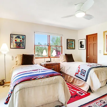 Sunlit Hills Art And Views Holiday home